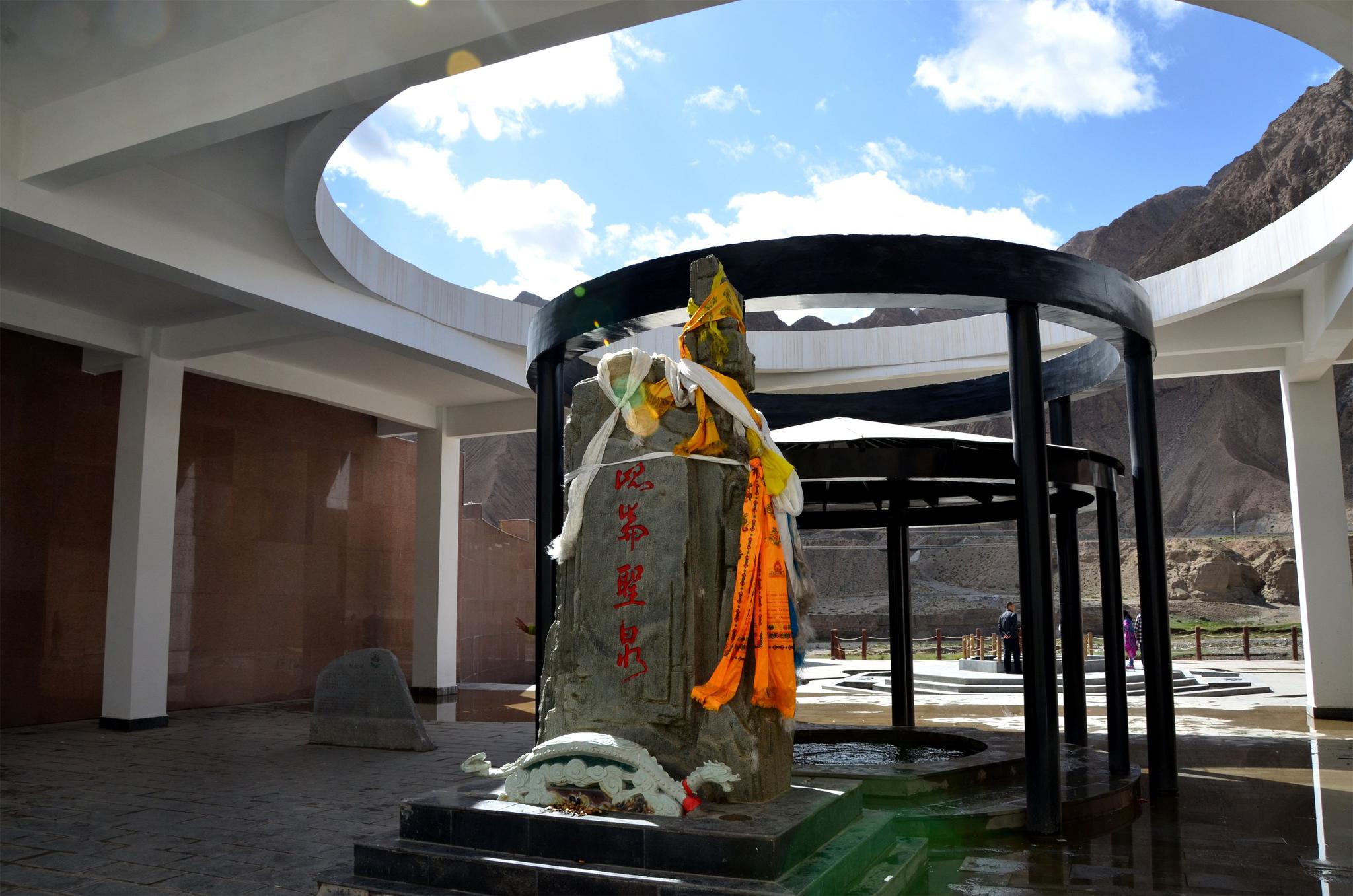 青海省 海西州 格尔木市 昆仑圣泉 海拔3540米 有冰山甘露之誉