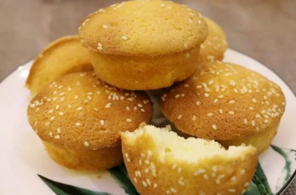 想吃蛋糕不用买教你做老式鸡蛋糕香甜又松软再也不用买了