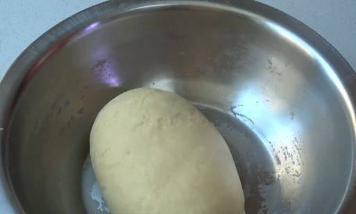 1碗面粉1个鸡蛋，做孩子爱吃的奶油面包卷，绵软醇香，早餐首选休闲区蓝鸢梦想 - Www.slyday.coM