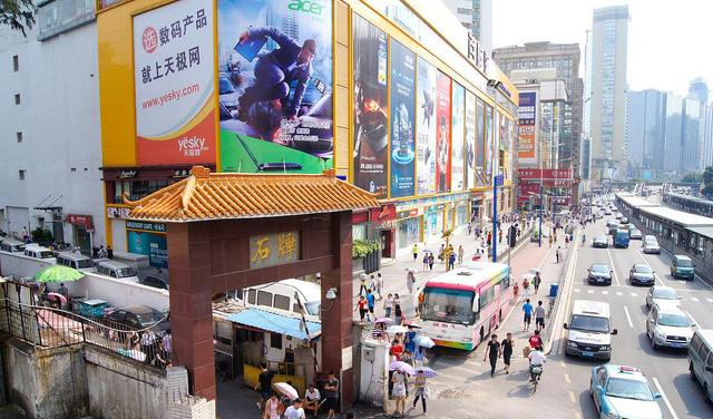 石牌村夹在西牌西路和石牌东路之间,北边