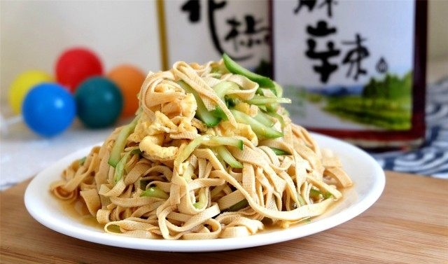 经常吃的黄瓜豆腐皮加了它一起拌果然很好吃