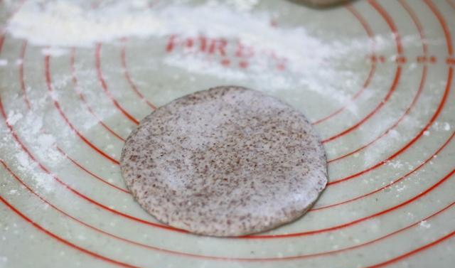 自己在家做的红豆沙馅饼,外脆内软,孩子隔三差五就嚷着要吃休闲区蓝鸢梦想 - Www.slyday.coM 自己在家做的红豆沙馅饼,外脆内软,孩子隔三差五就嚷着要吃休闲区蓝鸢梦想 - Www.slyday.coM