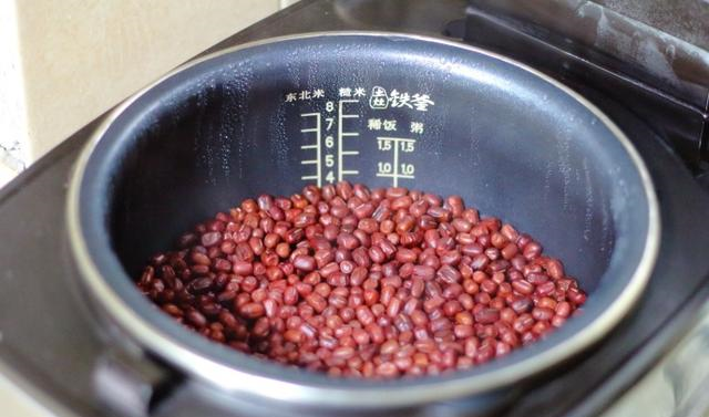 自己在家做的红豆沙馅饼,外脆内软,孩子隔三差五就嚷着要吃休闲区蓝鸢梦想 - Www.slyday.coM 自己在家做的红豆沙馅饼,外脆内软,孩子隔三差五就嚷着要吃休闲区蓝鸢梦想 - Www.slyday.coM