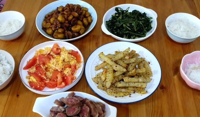 一家四口的周末午餐,5道家常菜,做法简单,家人吃了都说香__财经头条