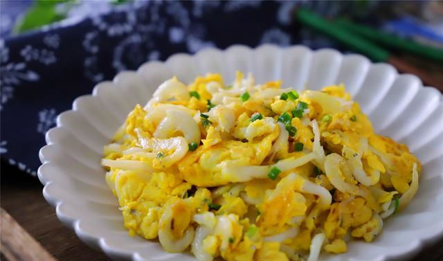 银鱼炒鸡蛋,入锅前多做一步,嫩滑不腥,鲜美营养,3分钟出锅|太湖|银鱼