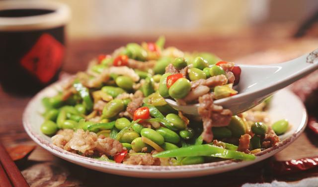 用我这个方法炒的毛豆肉丝,专治各种没食欲,挖上一口超下饭__财经头条