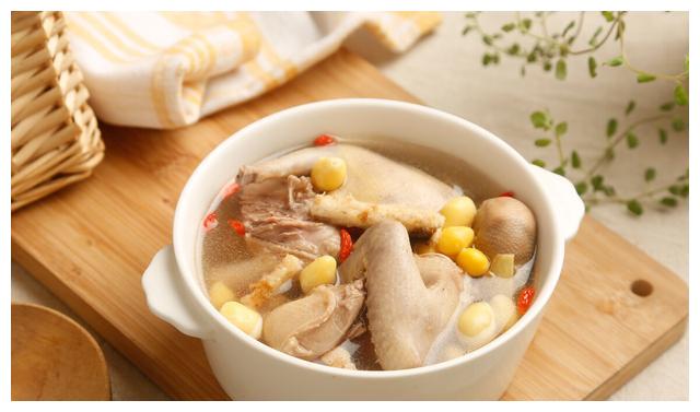 鸽子炖汤要不要焯水?