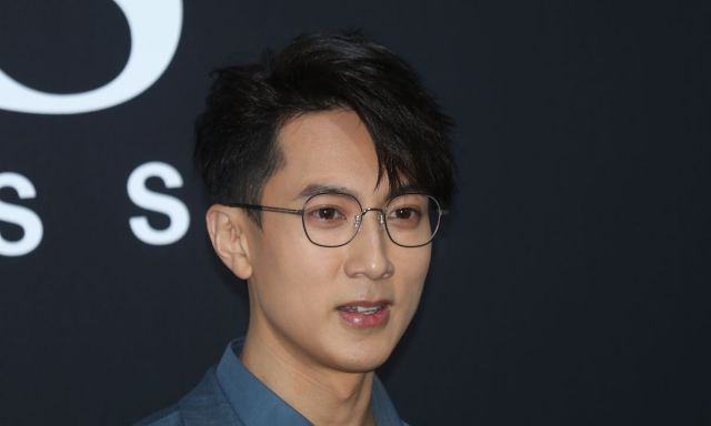 40岁吴尊容颜依旧还是那个"南宫瑾" 单手戴墨镜动作帅炸了