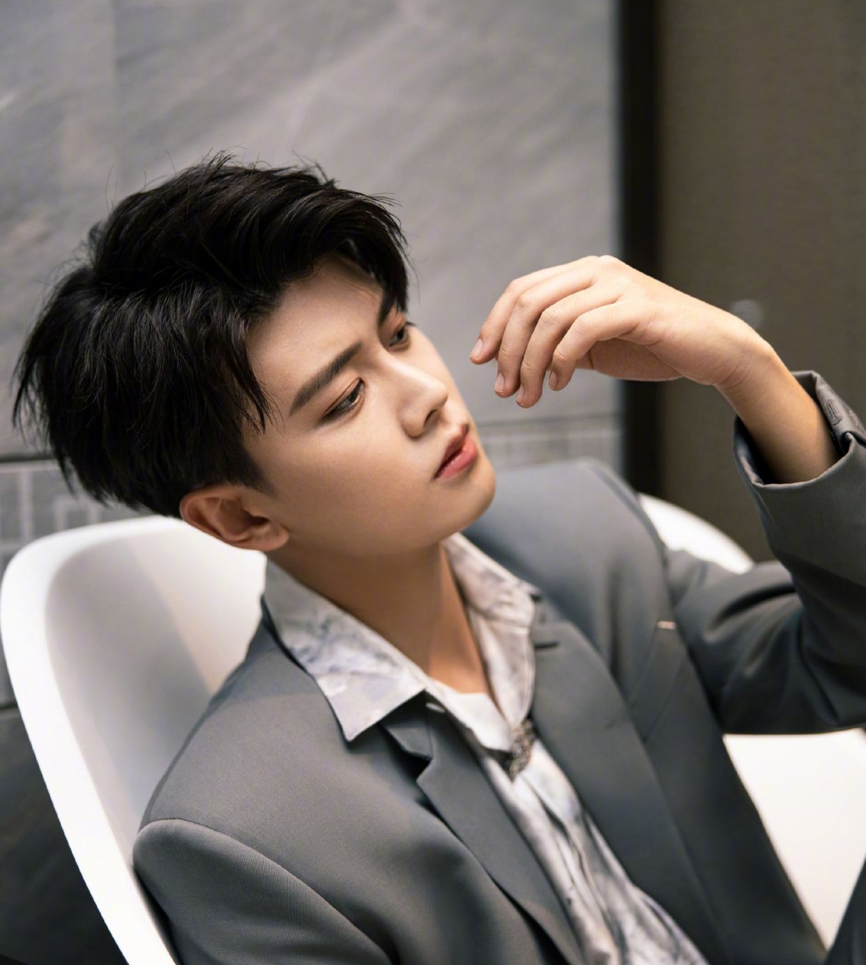 任嘉伦男星时尚写真气质暖男英俊帅气