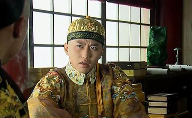 在福临的心里,鄂硕就是一个木讷刻板的无趣男.