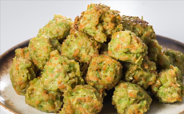 炸萝卜丸子面粉淀粉都别放多加2样丸子更酥不吸油不回软