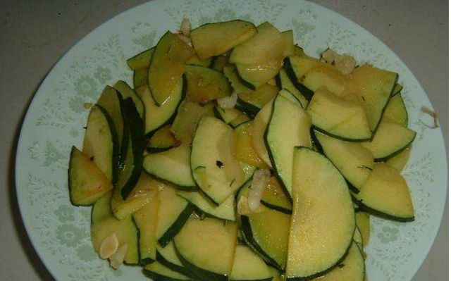 农村里有一种神奇的瓜,可以吃多少砍多少,剩下的一半还会接着长休闲区蓝鸢梦想 - Www.slyday.coM 农村里有一种神奇的瓜,可以吃多少砍多少,剩下的一半还会接着长休闲区蓝鸢梦想 - Www.slyday.coM