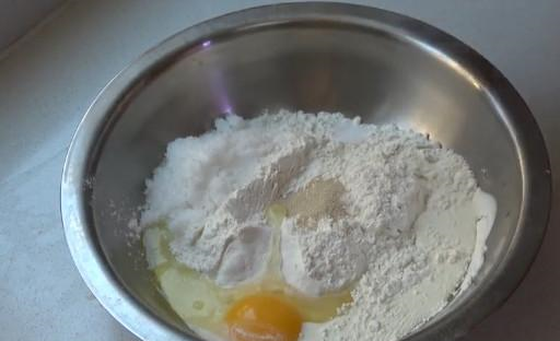 1碗面粉1个鸡蛋，做孩子爱吃的奶油面包卷，绵软醇香，早餐首选休闲区蓝鸢梦想 - Www.slyday.coM