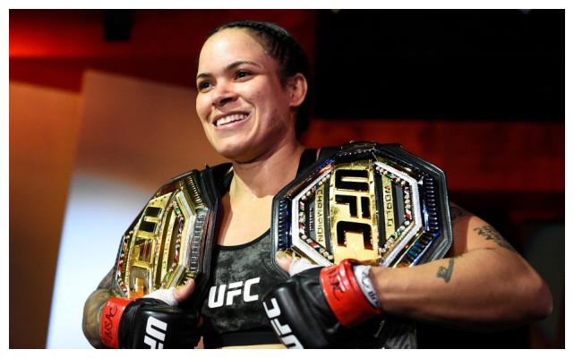 ufc母狮抱着女儿欢庆卫冕是同性爱情结晶李景亮一句话亮了