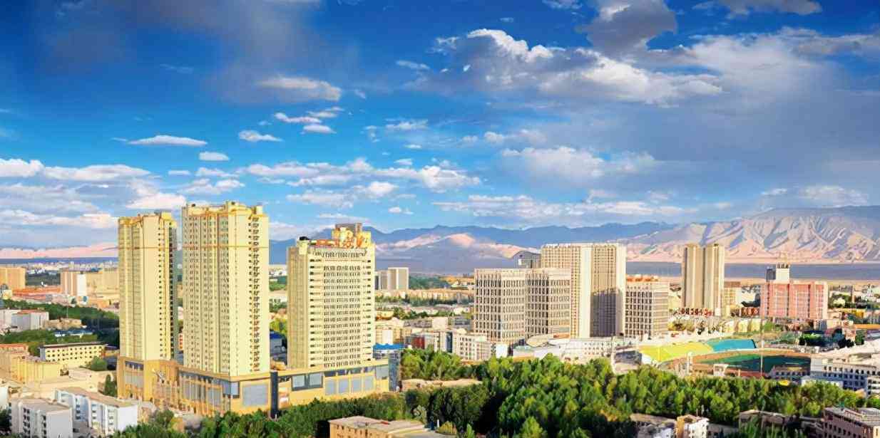 格尔木,一座戈壁中粗狂的小城,干净漂亮,人们热情好客又豪爽__财经