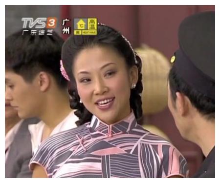 《七十二家房客》当中韩师奶扮演者董潼,如今45岁仍然风韵迷人