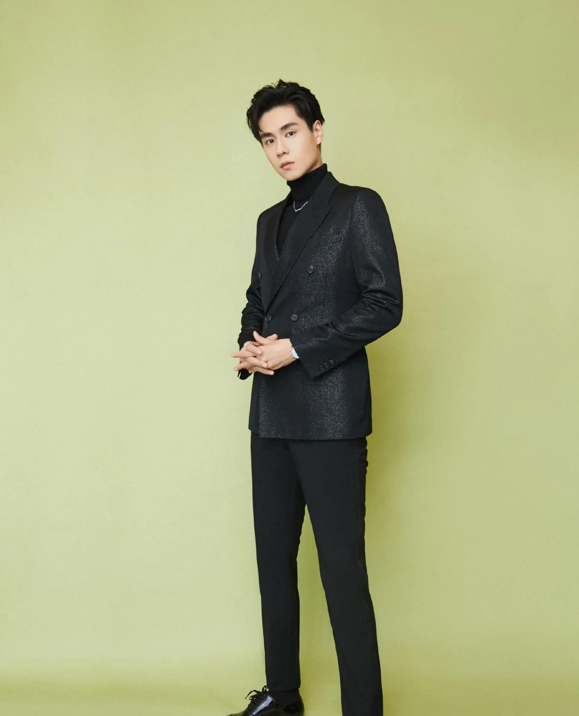 乔欣变身百变女王风格可盐可甜胡一天时尚西装搭配绅士优雅