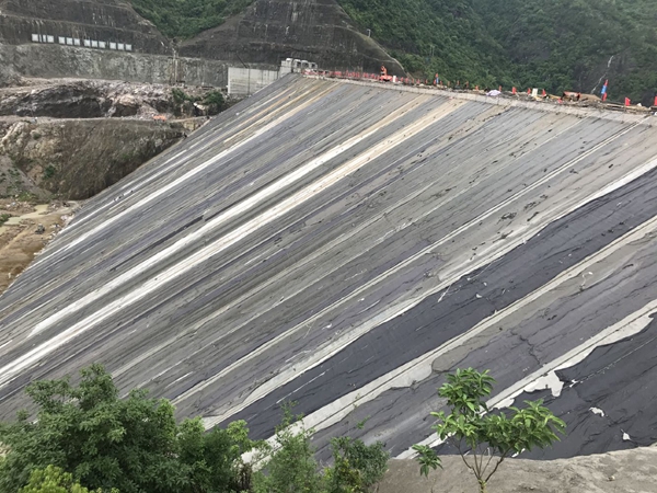 方溪水库工程大坝混凝土面板提前6天完成浇筑目标,拟2021年蓄水