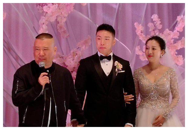 2012年10月19日,烧饼和妻子举行了婚礼,现场来了许多德云社的演员