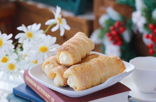 ins网红号角酥,不但有牛角酥般酥脆的外壳,还有细腻柔滑的卡仕达奶油