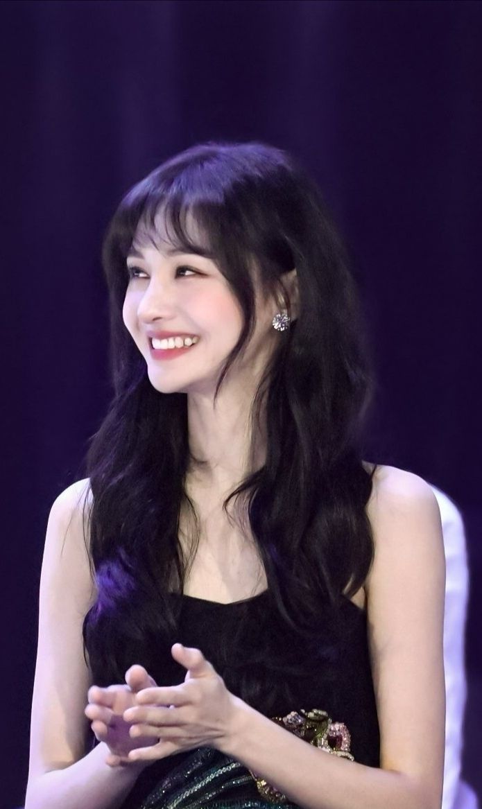 演员郑爽,坦率正直的小仙女,来看美美的照片吧