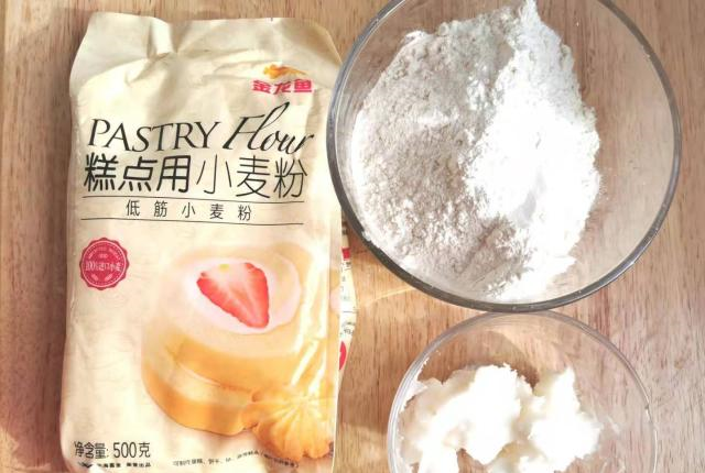 大厨分享出的菊花酥配方，做法和步骤都告诉你，自己在家轻松做休闲区蓝鸢梦想 - Www.slyday.coM