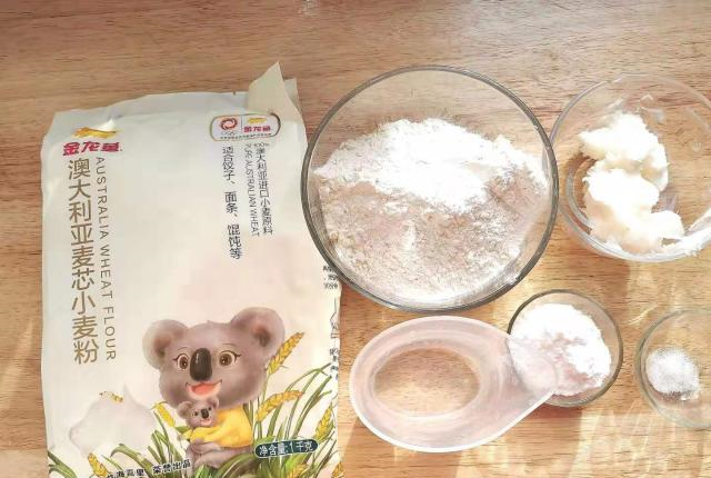 大厨分享出的菊花酥配方，做法和步骤都告诉你，自己在家轻松做休闲区蓝鸢梦想 - Www.slyday.coM