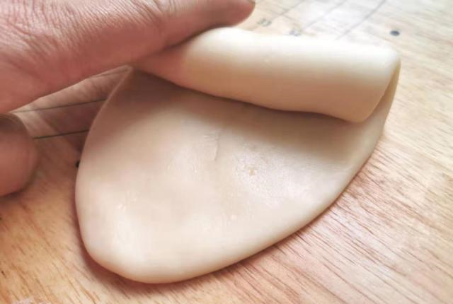 大厨分享出的菊花酥配方，做法和步骤都告诉你，自己在家轻松做休闲区蓝鸢梦想 - Www.slyday.coM