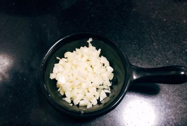 失眠多梦怎么回事（失眠多梦怎么回事女性）