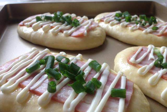经典的香葱培根面包在家轻松做出来,造型简单新手也会做|培根|香葱