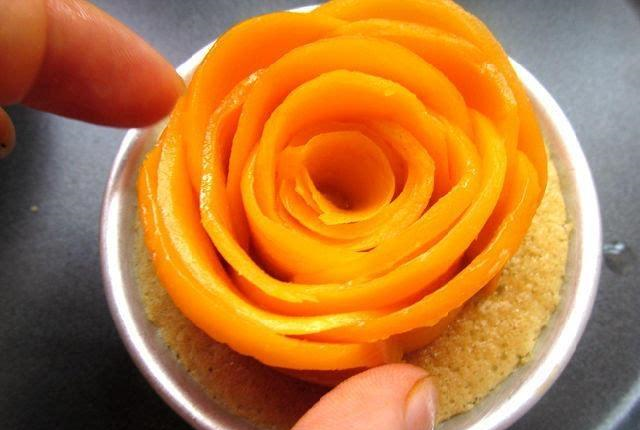 米其林大厨秀刀功,芒果雕刻成"花"网友:中国切肉师傅都比你牛|米其林