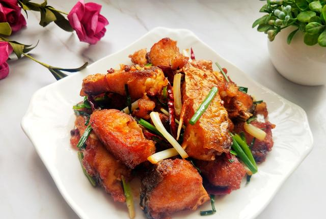 鱼块这样做凉热都美味麻辣焦香下酒下饭两相宜家人抢着吃