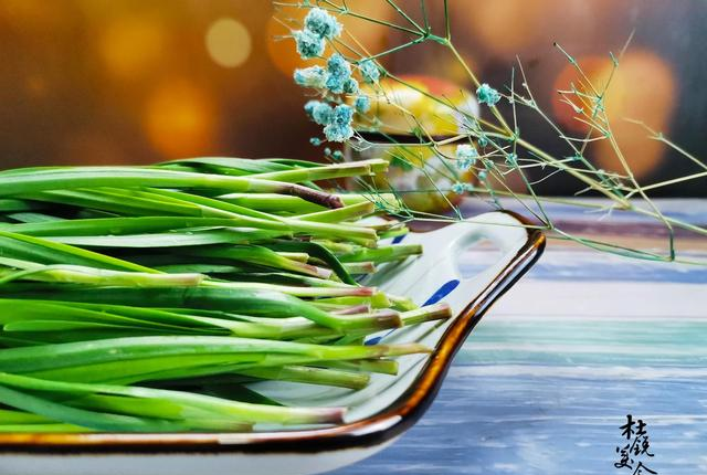 买韭菜,选细叶的还是宽叶的?2种差别大,买错难吃还浪费钱休闲区蓝鸢梦想 - Www.slyday.coM 买韭菜,选细叶的还是宽叶的?2种差别大,买错难吃还浪费钱休闲区蓝鸢梦想 - Www.slyday.coM