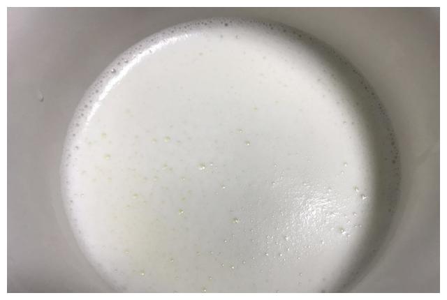 没专业设备用一个杯子教你轻松在家做一杯奶泡绵密的卡布奇诺