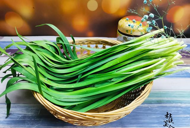 买韭菜,选细叶的还是宽叶的?2种差别大,买错难吃还浪费钱休闲区蓝鸢梦想 - Www.slyday.coM 买韭菜,选细叶的还是宽叶的?2种差别大,买错难吃还浪费钱休闲区蓝鸢梦想 - Www.slyday.coM