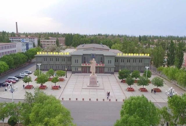 2004年5月,404厂嘉峪关生活基地奠基,基地建成后,将安置6500户,3万多