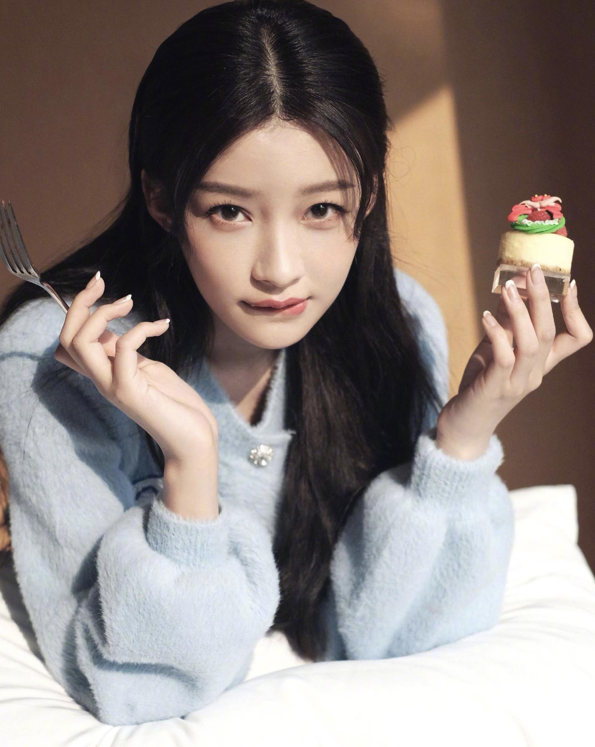 孙怡时尚大片,少女感十足