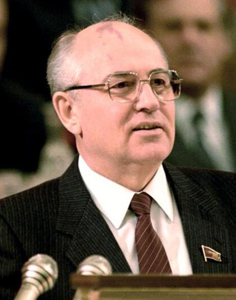 "球王"卡洛斯:不会踢球却与20支球队签约,靠演技骗了足协26年|凯撒|球