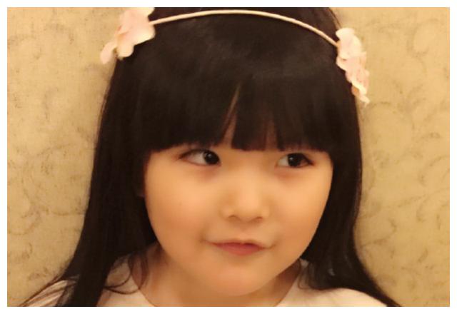 有种基因叫王岳伦女儿长开后五官甜美可爱颜值不输李湘