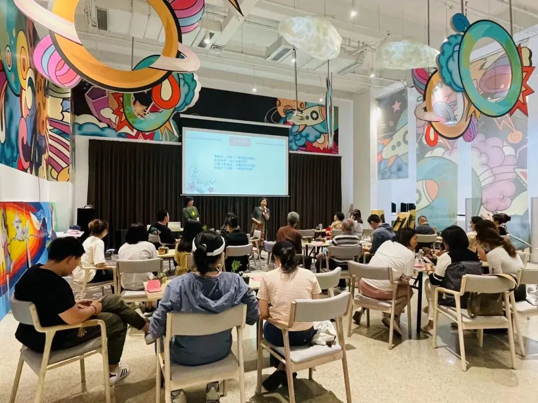 怎么看出男生是不是喜欢我？?