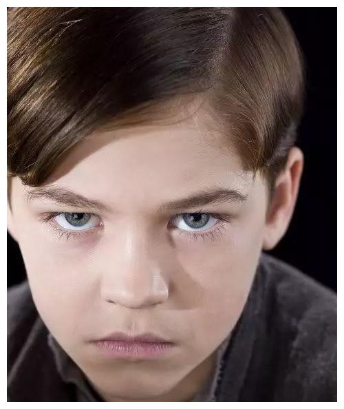 哈利波特里小伏地魔的演员长大了好帅我好喜欢