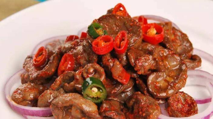 羊腰炒青椒这道菜青椒质脆质爽是家常风味浓郁