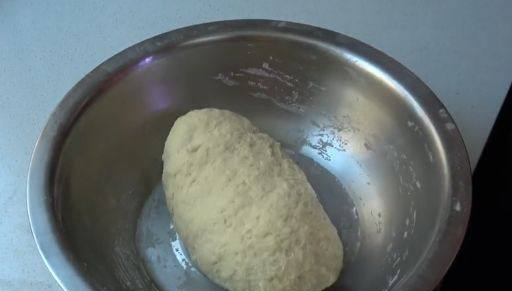 1碗面粉1个鸡蛋，做孩子爱吃的奶油面包卷，绵软醇香，早餐首选休闲区蓝鸢梦想 - Www.slyday.coM