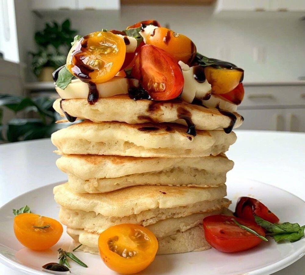 在美国,美式松饼是略带厚度的小圆饼.