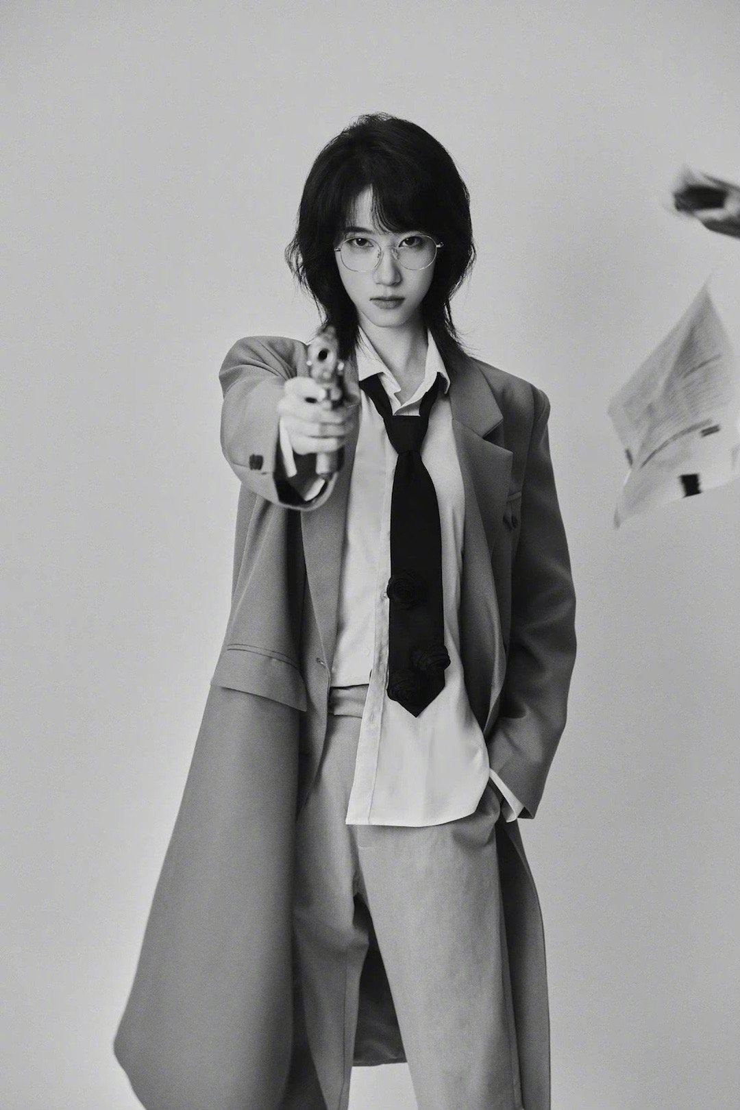 蒋芸学院风写真!集合少女的温柔与少年的酷帅,眼镜杀绝了