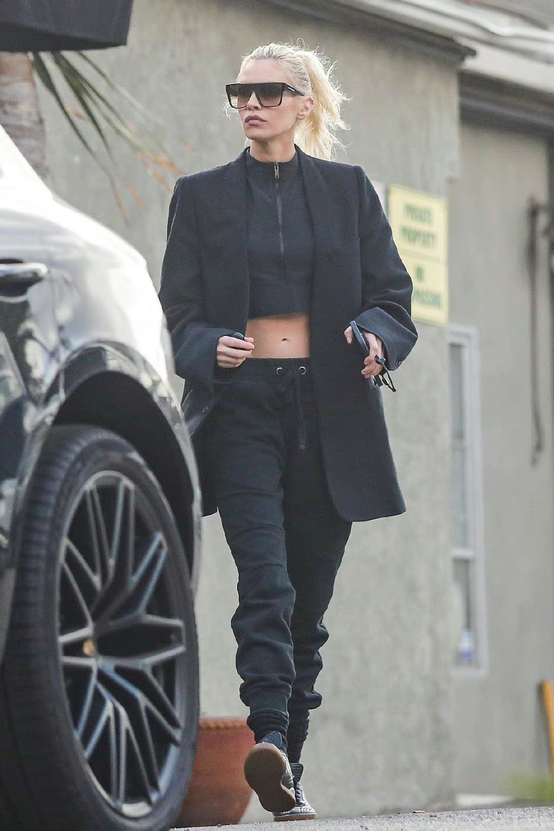 呆拉stellamaxwell的新街拍太帅了一身造型运动利落又有型