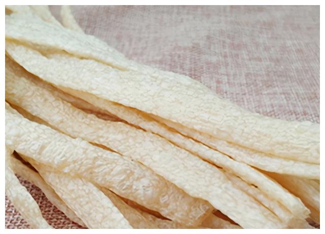 在家自己做辣条口感劲道香辣过瘾自己做得放心