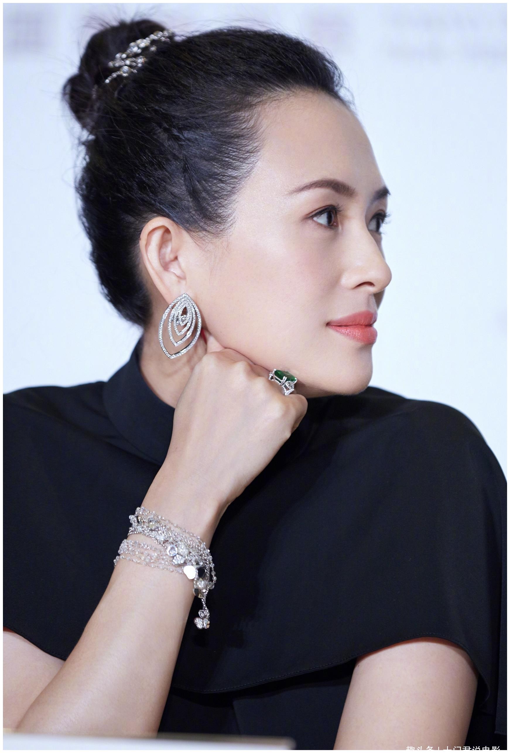 章子怡带小儿子去医院被拍,身材恢复如初,婚姻越来越幸福