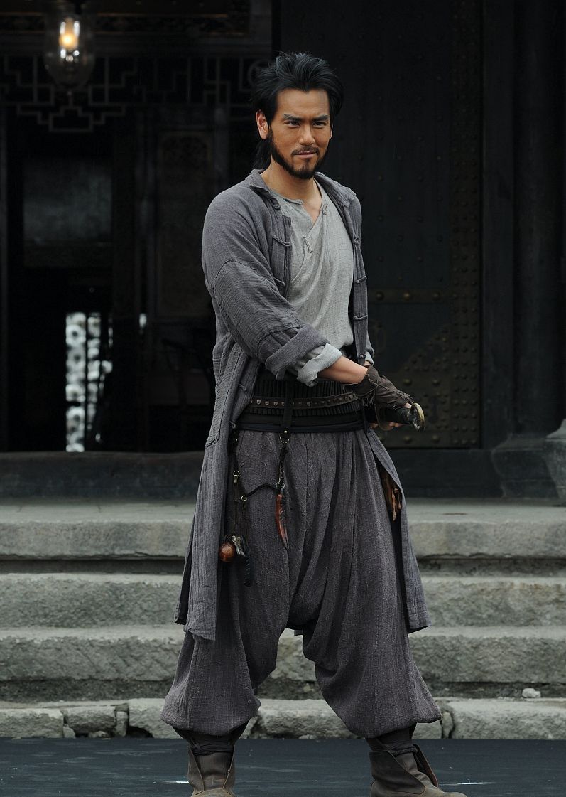 彭于晏武士造型很有古代神韵,络腮胡须肩抗大刀非常带感_高清图集