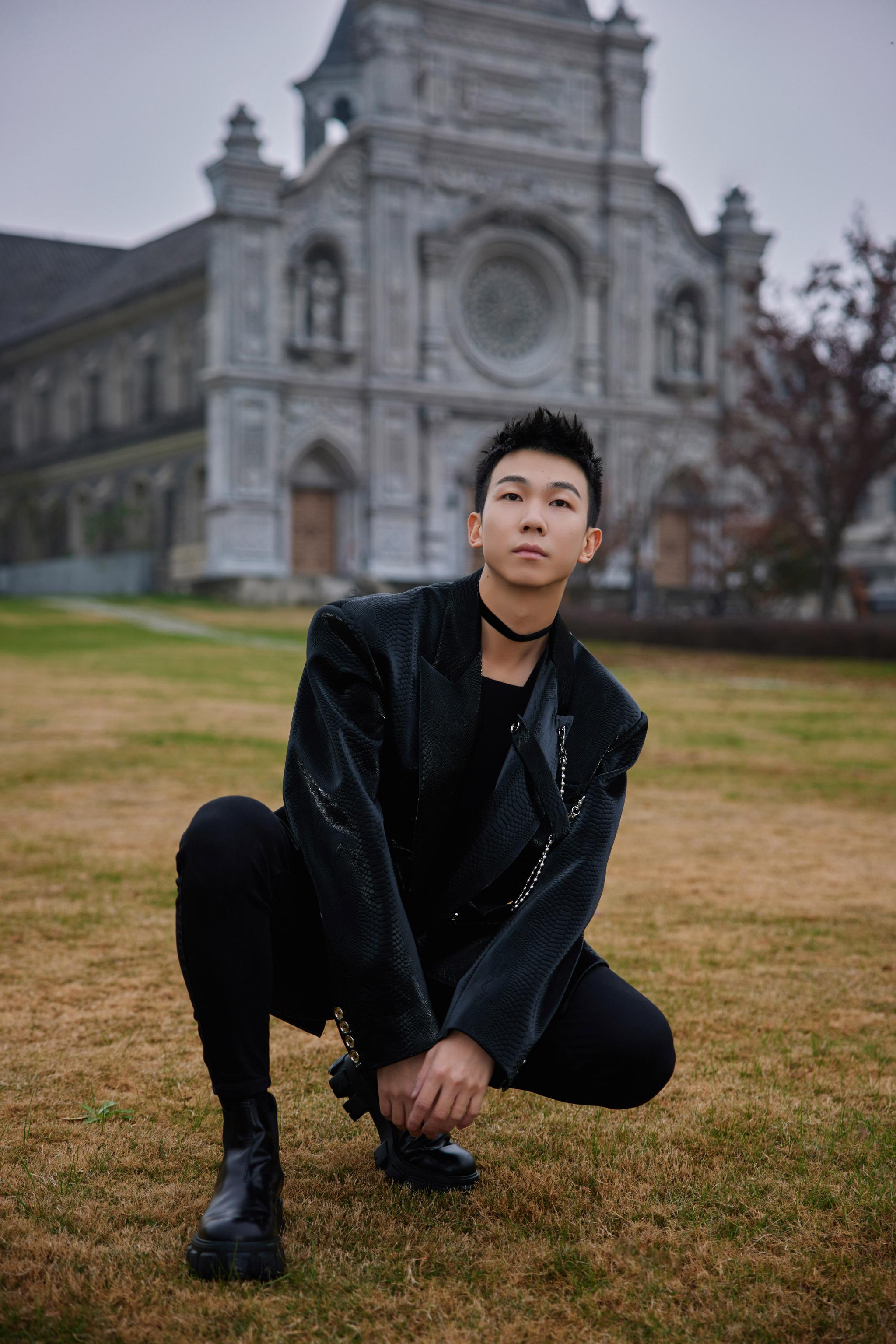 白举纲宣布已婚并晒与妻子合照夫妻俩大秀恩爱